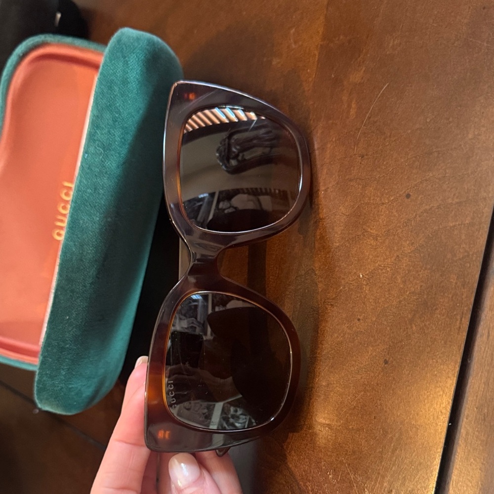 Gucci Tortoise Shell Sunglasses - Picture 6 of 7